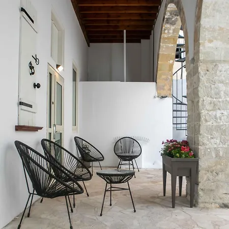 Old Town Mansion - Steps To The Sea , Marina And Center 4* Limasol