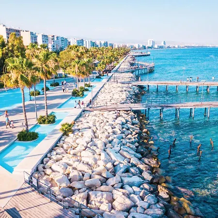 La Maltese Mansion 3*
